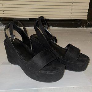 BLACK SUEDE PLATFORM SANDALS URBAN OUTFITTERS